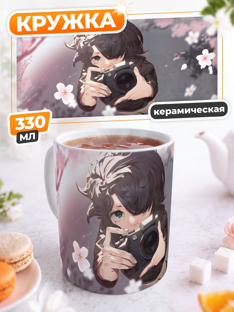 Кружка керамическая Девушка с камерой в сакуре