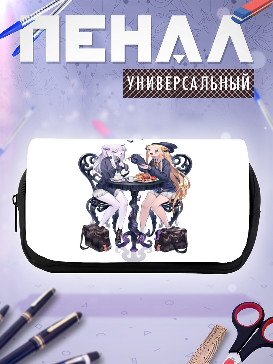 Пенал-косметичка Абигейл Уильямс за столом