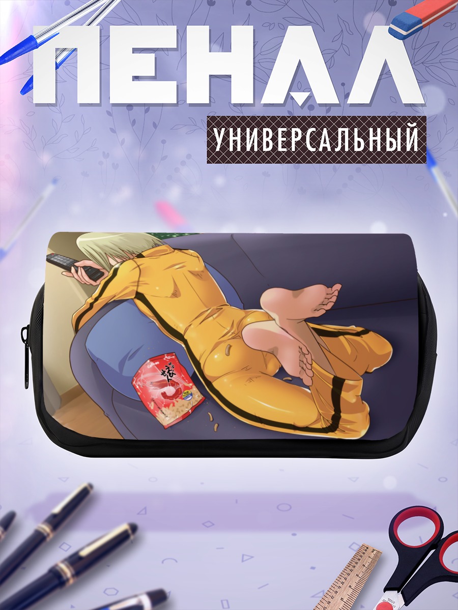Пенал-косметичка Пао-Линь Хуань на диване