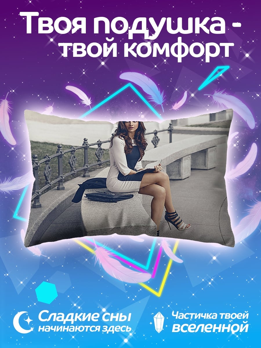 Подушка Девушка на скамейке
