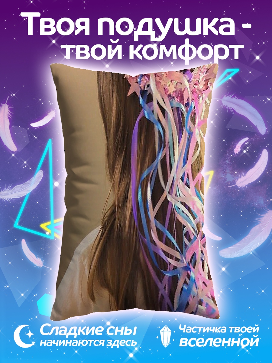 Подушка Девушка с венком