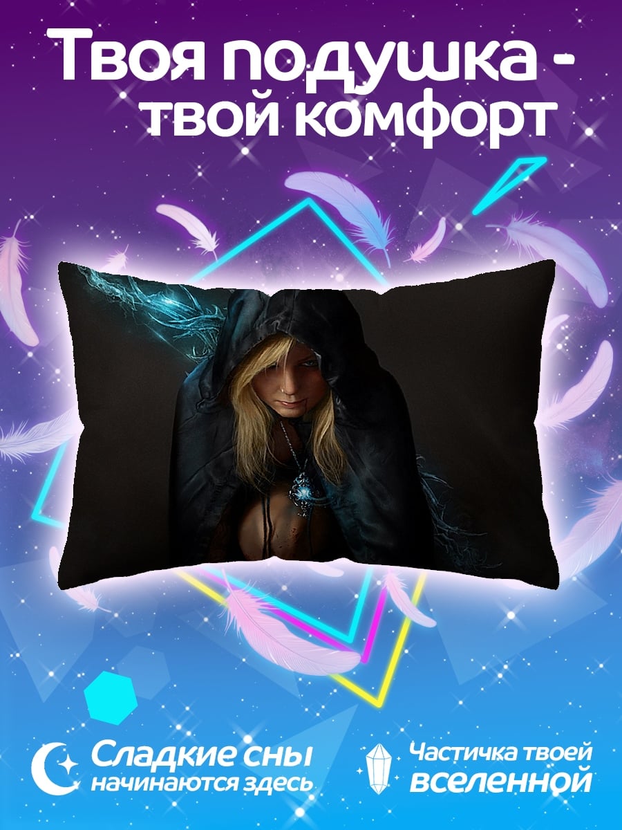 Подушка девушка в капюшоне