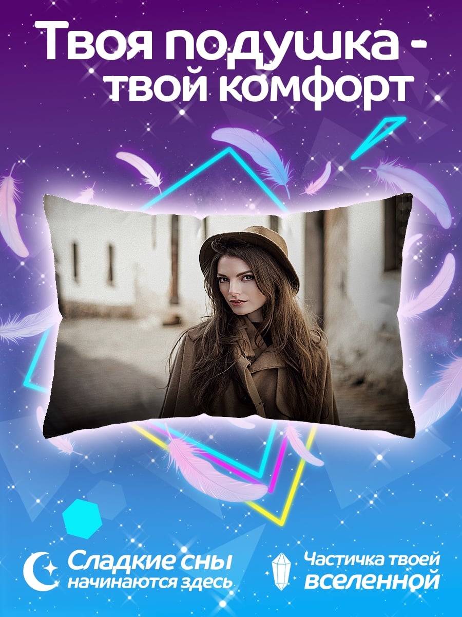 Подушка Девушка в шляпе