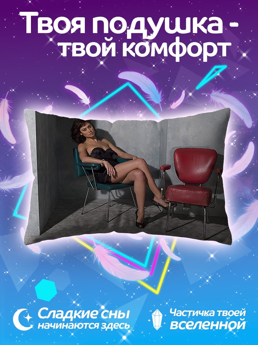 Подушка Девушка в кресле