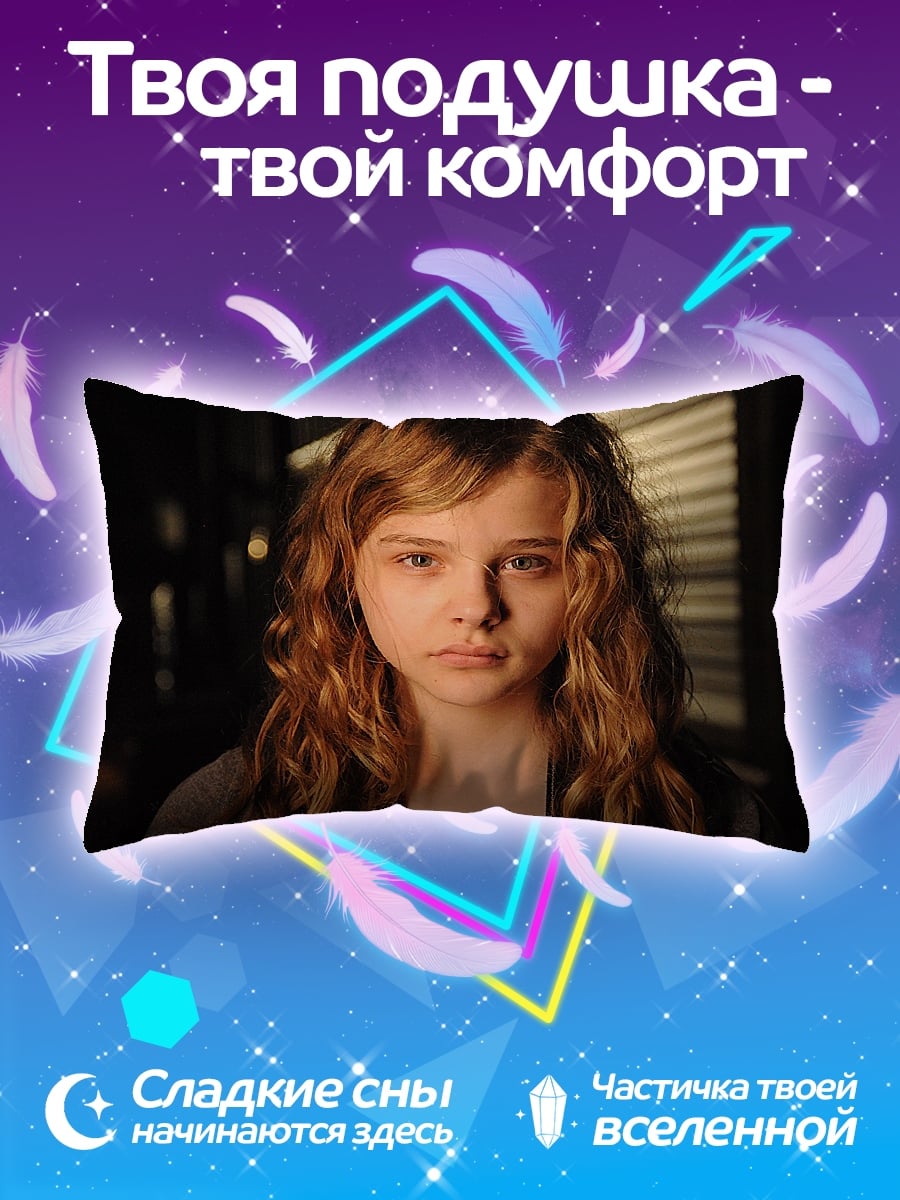 Подушка Девушка крупным планом