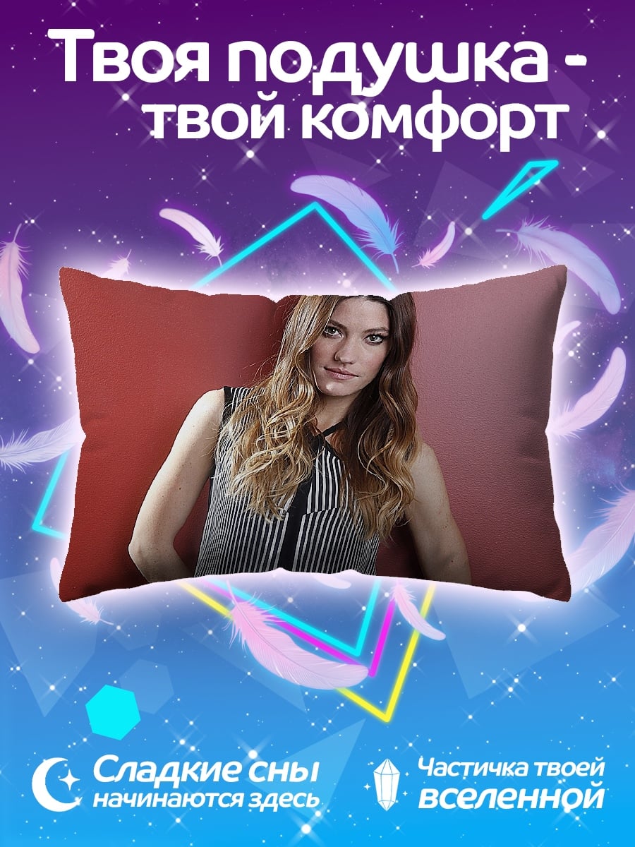 Подушка Девушка на красном
