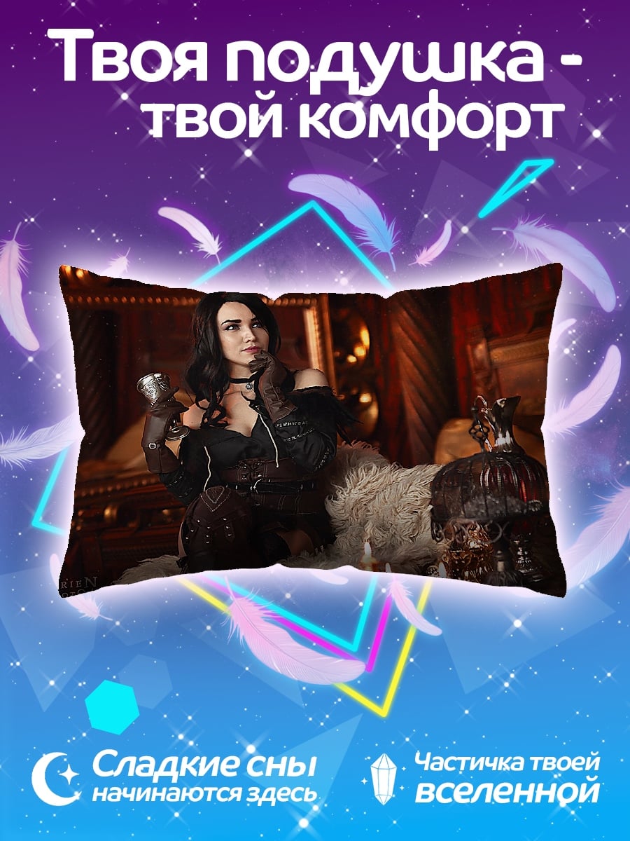 Подушка Девушка в черном