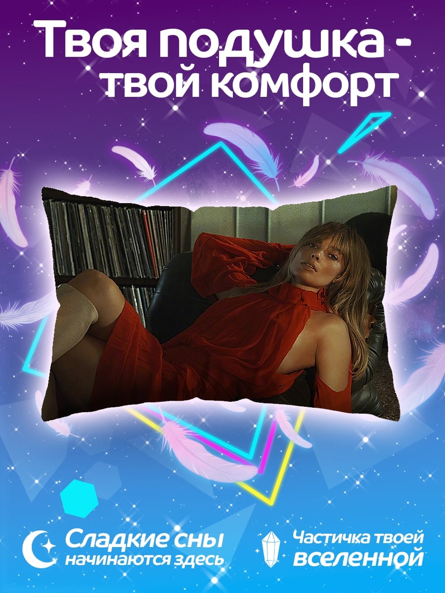 Подушка Девушка в красном