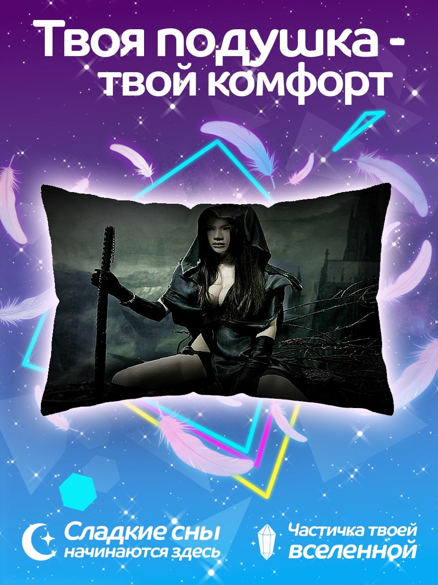 Подушка Девушка в капюшоне