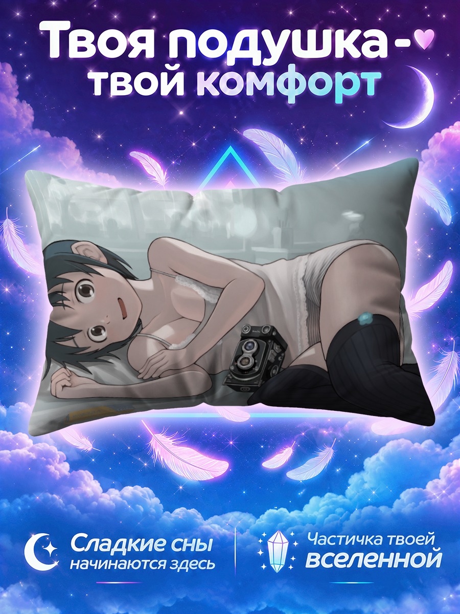 Подушка Девушка с камерой на кровати