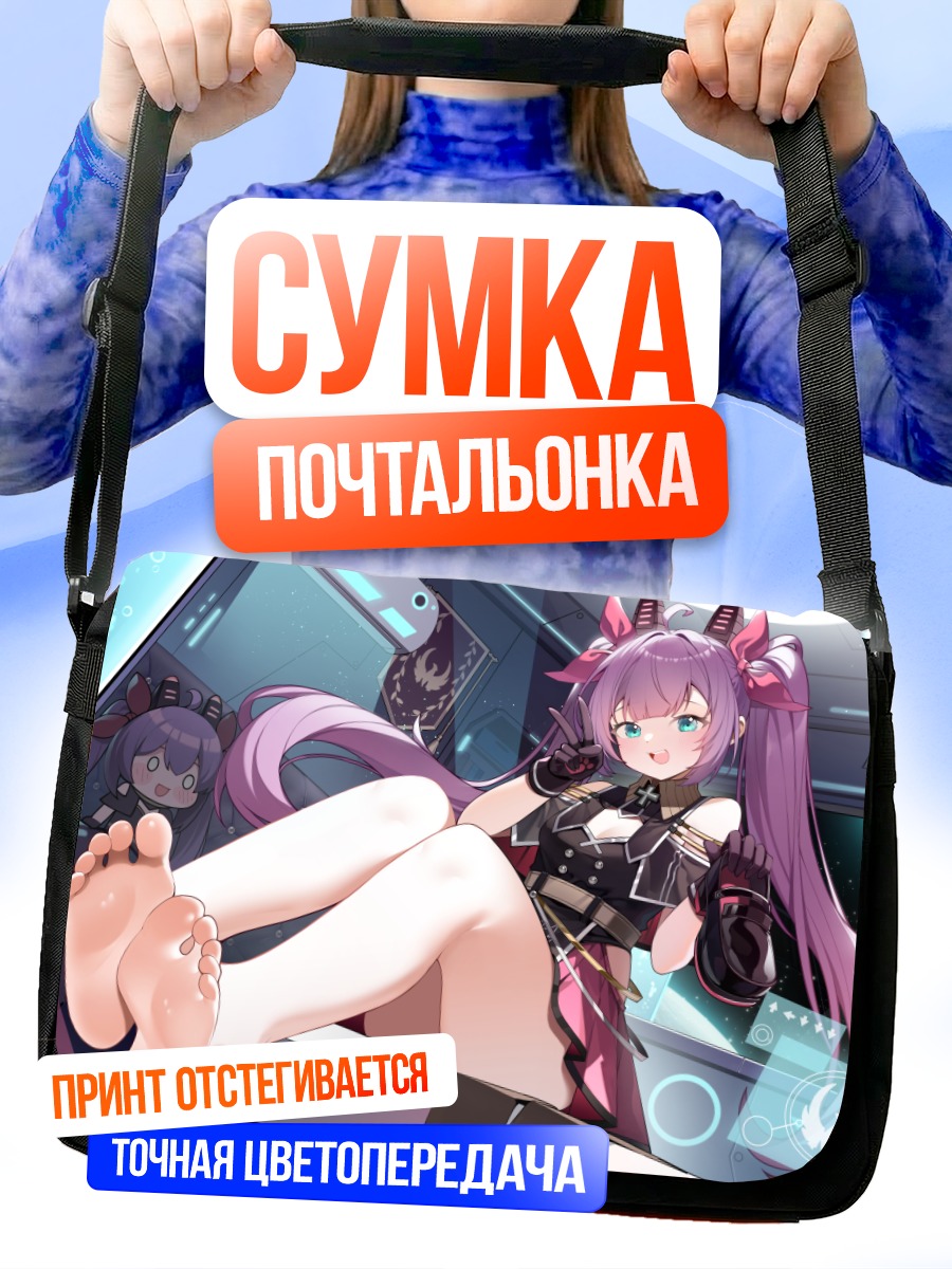 Сумка-почтальонка Мику Хацунэ за компьютером